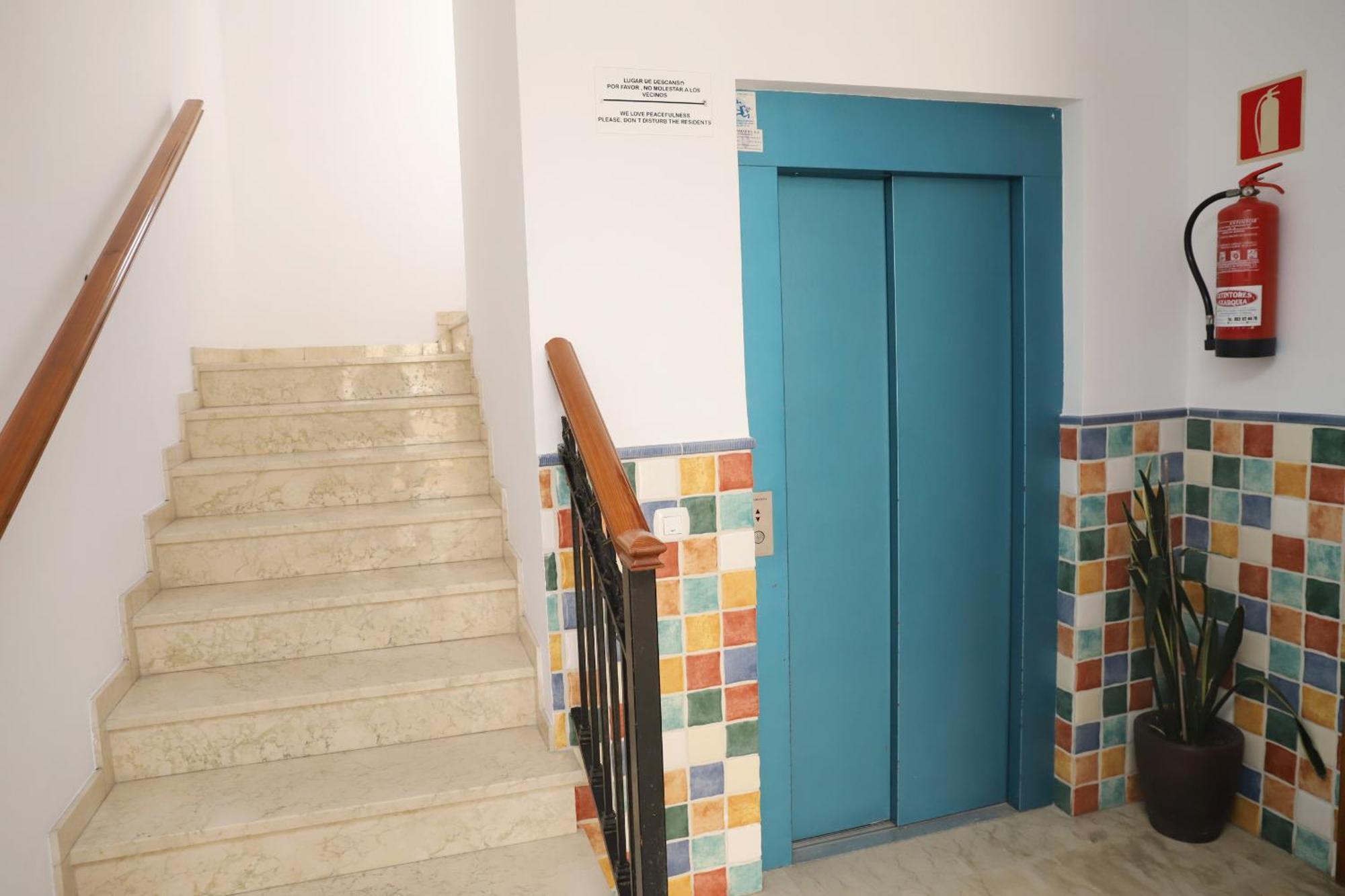 נרחה Apartamentos Latin מראה חיצוני תמונה