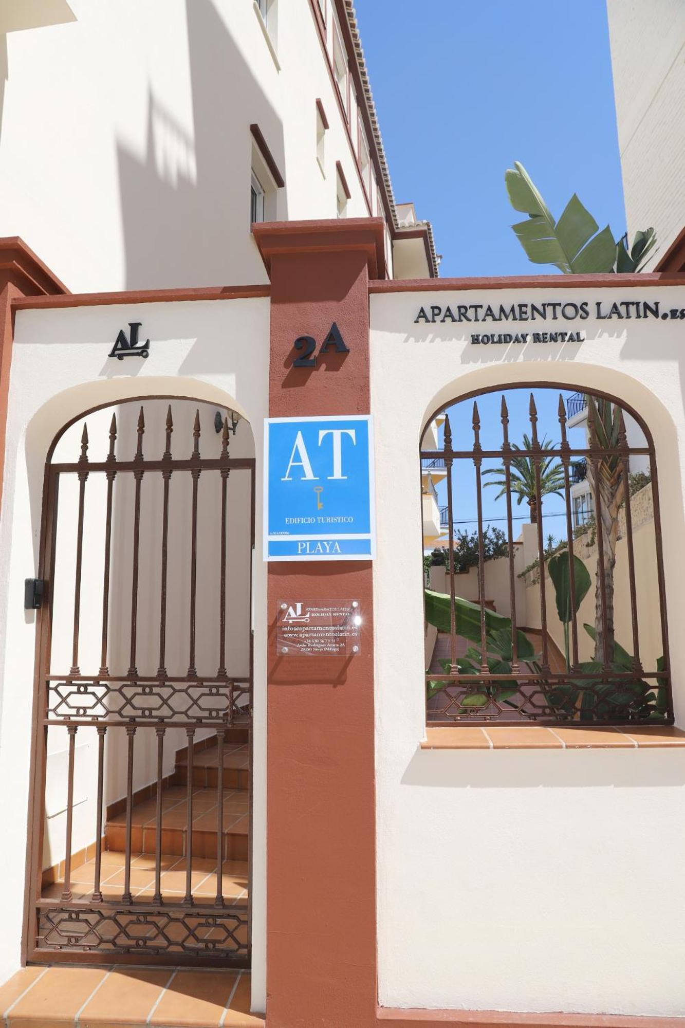 נרחה Apartamentos Latin מראה חיצוני תמונה