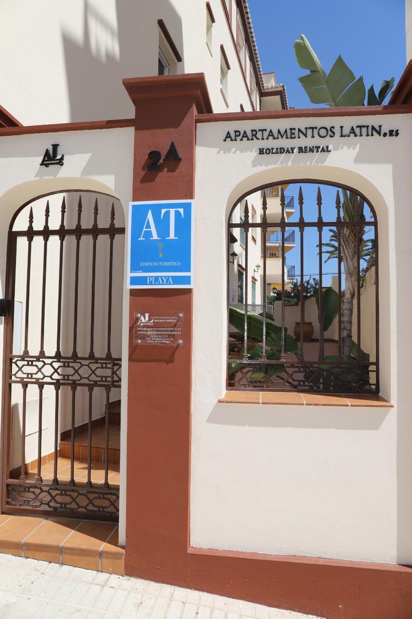 נרחה Apartamentos Latin מראה חיצוני תמונה