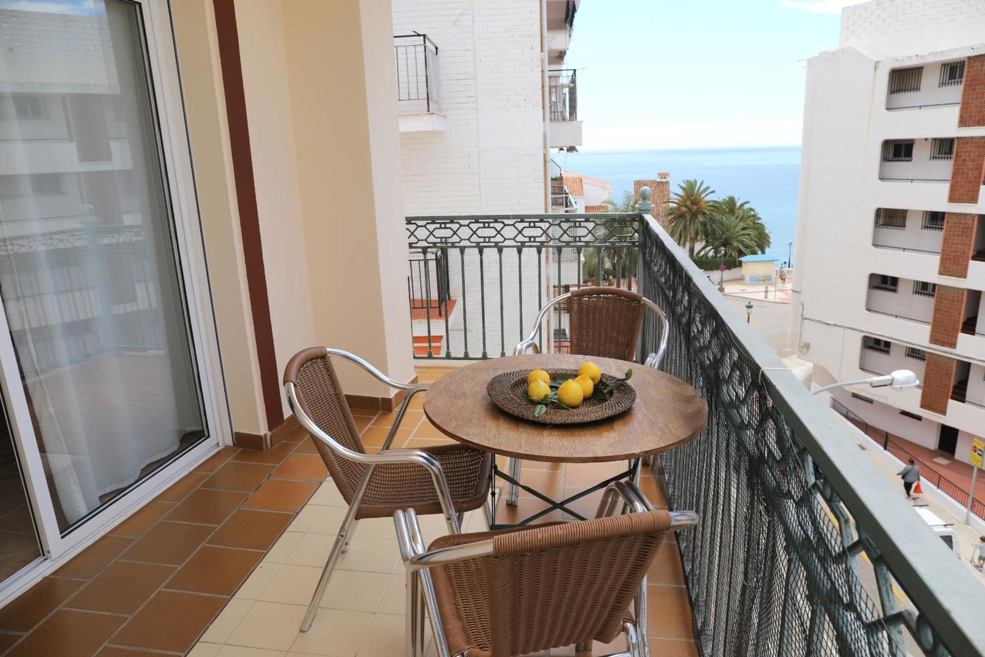 נרחה Apartamentos Latin מראה חיצוני תמונה